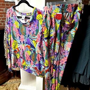 NWOT Cabi Snappy Jogger and Sweatshirt Set L